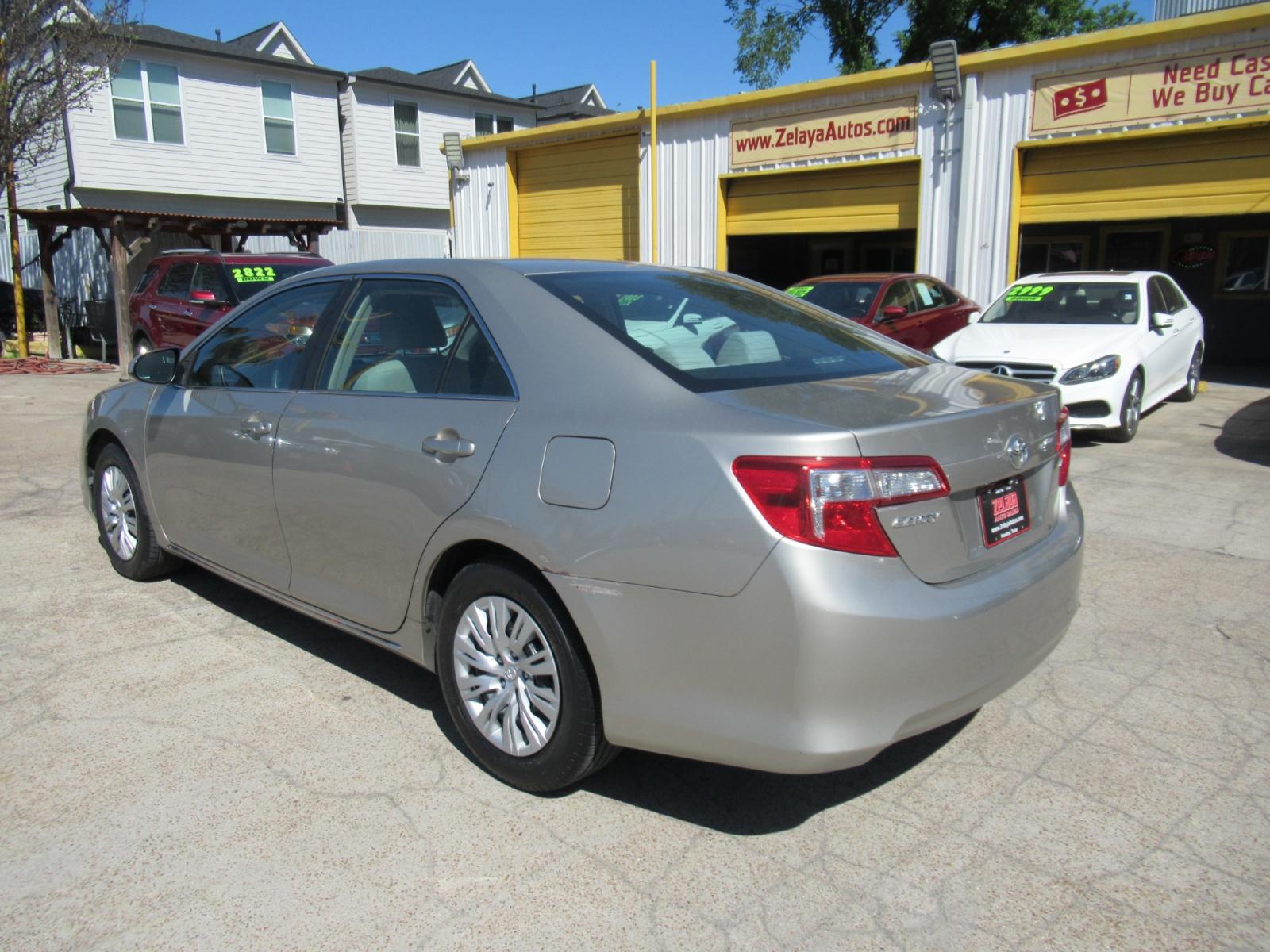 2014 /Tan Toyota Camry L (4T4BF1FK2ER) with an 2.5L L4 DOHC 16V engine, Automatic transmission, located at 1511 North Shepherd Dr., Houston, TX, 77008, (281) 657-1221, 29.798361, -95.412560 - 2014 TOYOTA CAMRY LE VIN: 4T4BF1FK2ER364962 4 T 4 B F 1 F K 2 E R 3 6 4 9 6 2 SEDAN 4 DR 2.5L I4 F DOHC 16V GASOLINE FRONT WHEEL DRIVE - Photo #15
